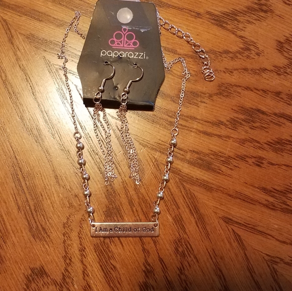 NWT Paparazzi Earrings & Necklace